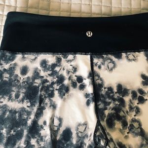 Lululemon athletic leggings full length mid rise